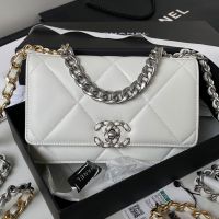 Chanel AP3267 19 Wallet On Chain in Shiny Lambskin White/Silver
