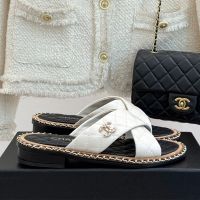 Chanel G45672 Slides with Woven Chain Logo Women in Quilted Lambskin White/Black