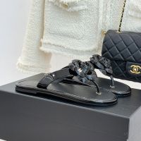 Chanel G46988 Camellia Thongs Slides with Metal Logo Women in Patent Leather Black