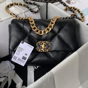 Chanel AS1160 19 Handbag in Shiny Lambskin Black/Gold