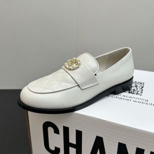 Chanel G46802 Moccasins with Woven Chain Strass Logo Women in Calfskin White