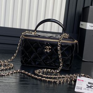 Chanel AP2199 Clutch with Chain in Patent Leather Black