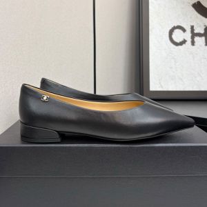 Chanel Ballet Flats with CC Logo Women in Lambskin Black