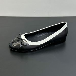 Chanel Bow Ballet Flats with CC Logo Women in Lambskin and Patent Leather Black