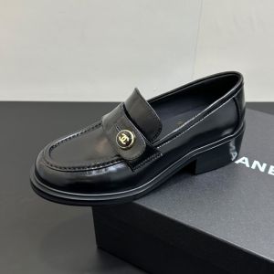 Chanel G46796 Moccasins with Enamel Buttons Women in Shiny Calfskin Black