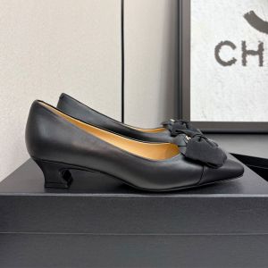 Chanel Pumps with Bow and Camellia Women in Lambskin Black